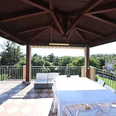Villa Pizzo Beach Club - Free Pool & Private Beach Perfect For Families-3